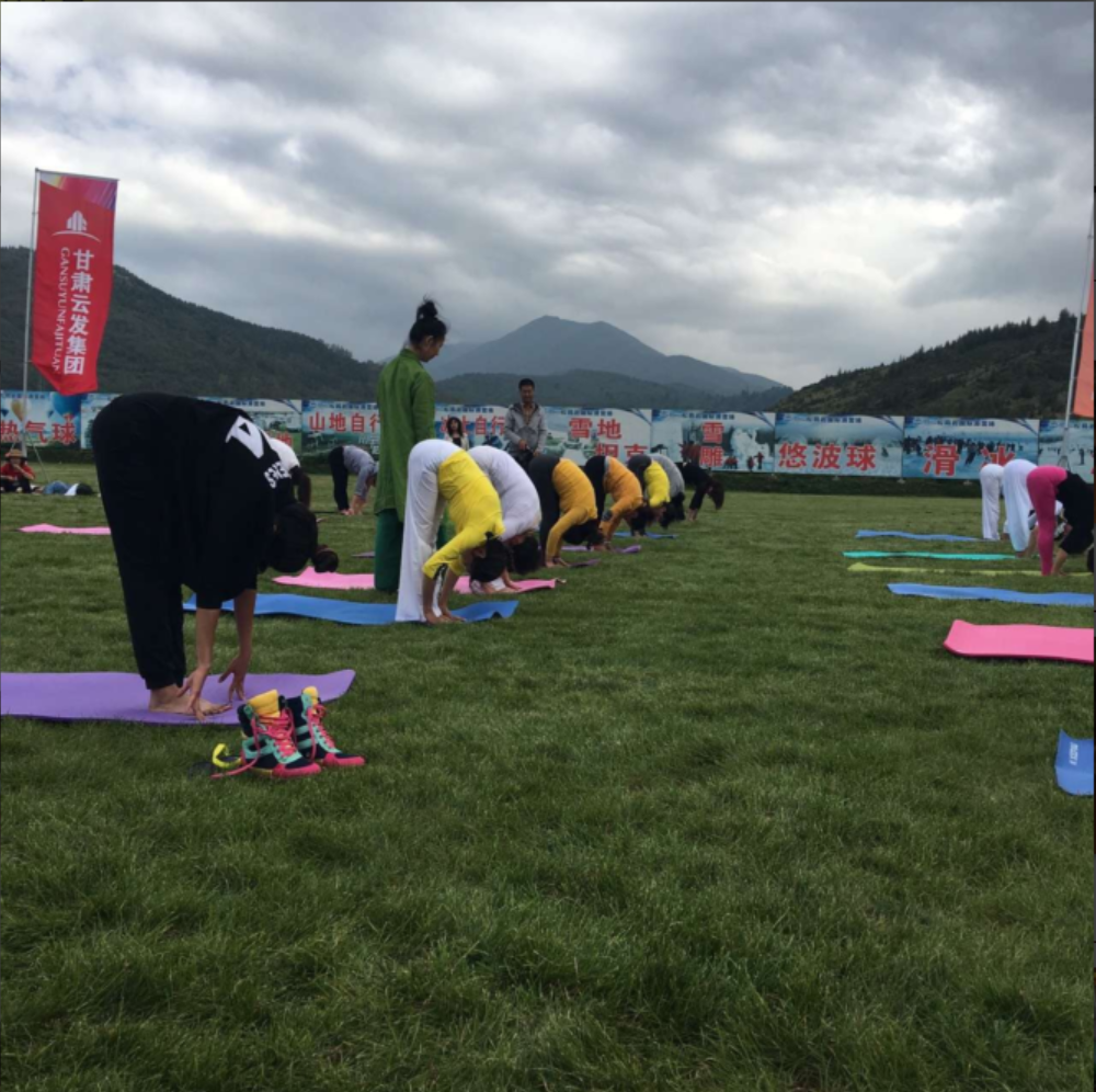 瑜伽户外活动2