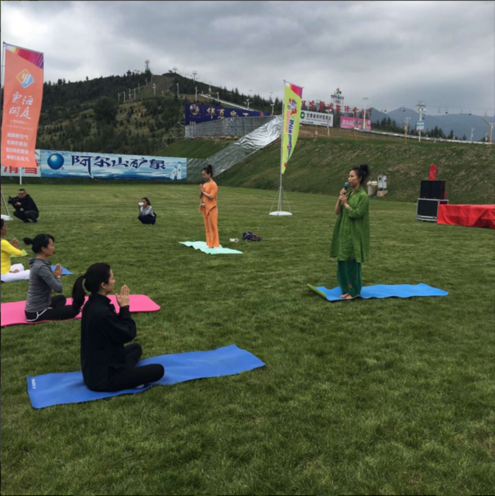 瑜伽户外活动5